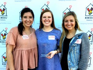 Samford ADPi members pose with their volunteer award.