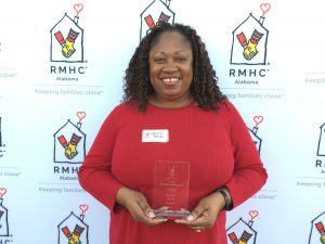 Jessina Johnson poses with her volunteer award
